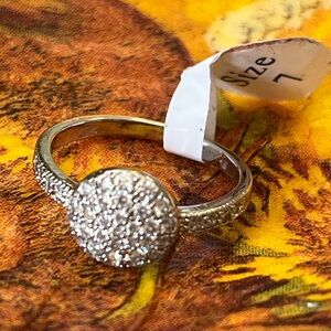 NWT circular gem stainless steal ring